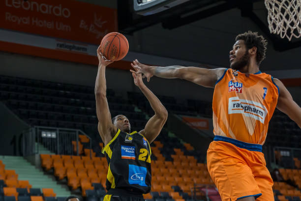 冠的激烈争 冠的激烈争